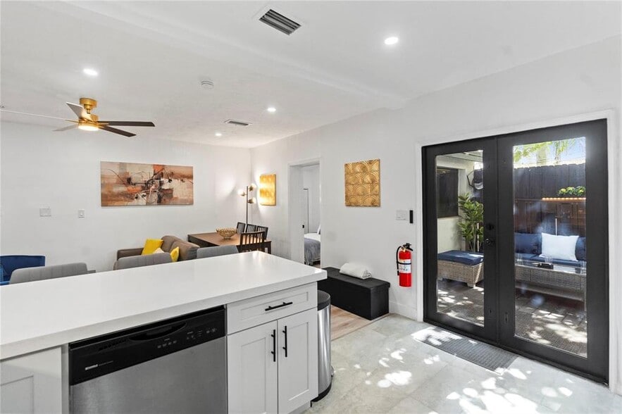 Building Photo - 719 NE 36th St