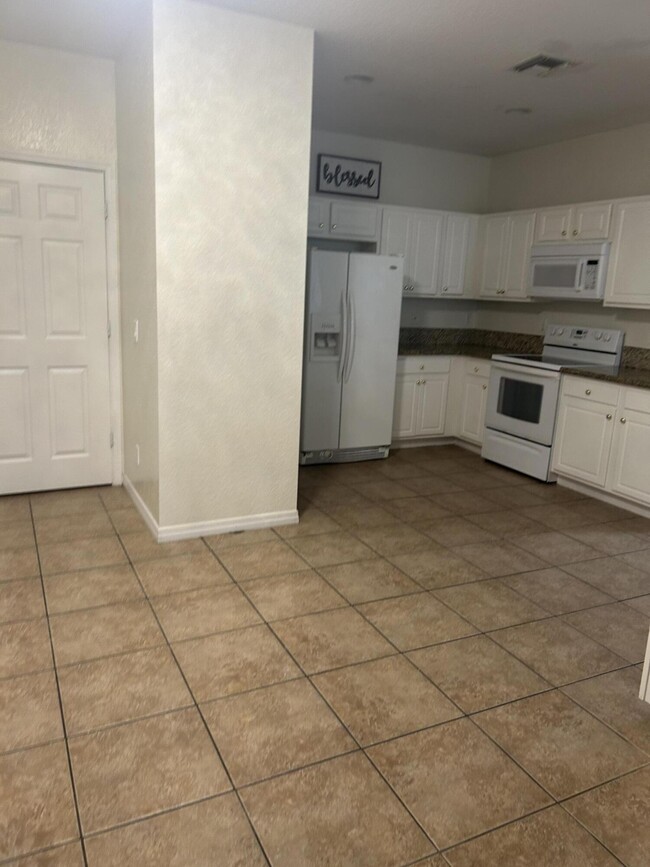 Building Photo - 9426 Windrift Cir