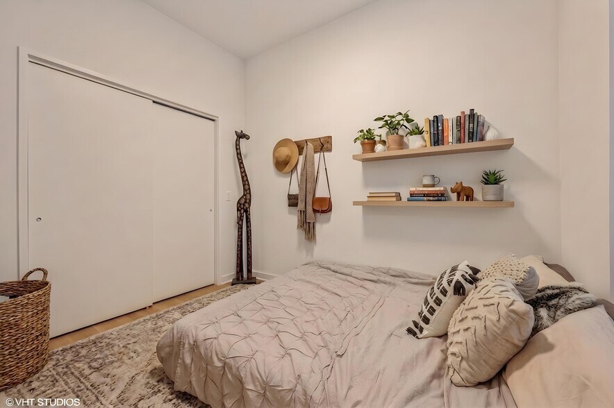 Building Photo - 1022 N Ashland Ave