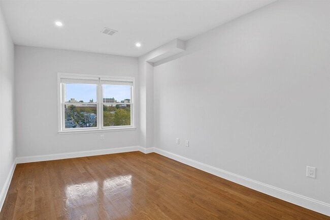 Building Photo - 311-315-315 West Side Ave