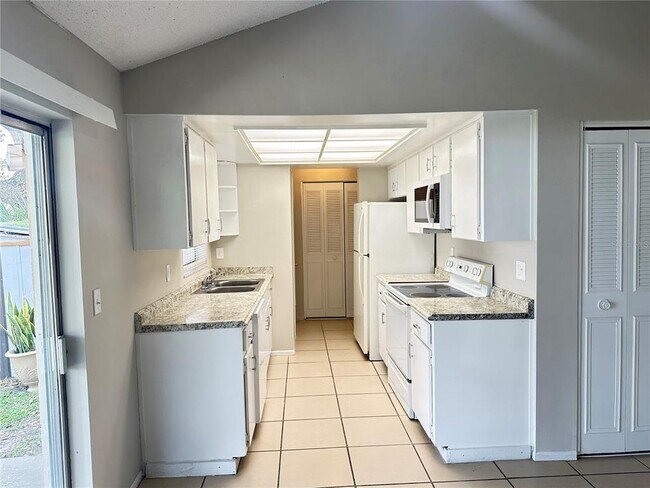 Building Photo - 2416 Alister Ct
