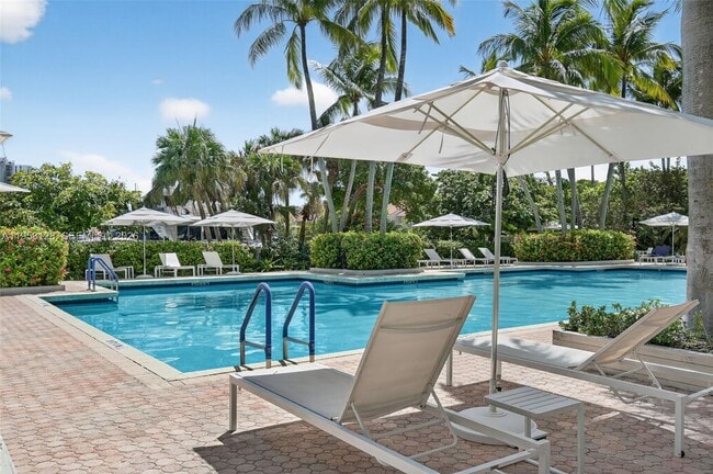 Building Photo - 3640 Yacht Club Dr