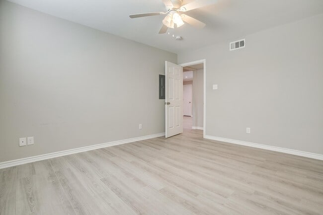 Building Photo - 5076 Matilda St