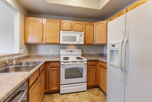 Building Photo - Immaculate 2 Bed 2 Bath Condo with Pikes Peak Views in D49!!!