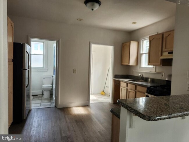 Building Photo - 126 Paine St