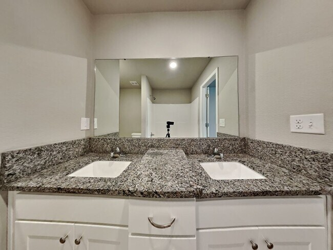 Building Photo - Spacious 3-Bedroom Home with Hardwood Floors & Patio in Blue Springs, MO