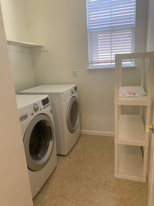 Building Photo - MOVE IN SPECIAL!!!  $500 OFF 1ST MO. RENT*