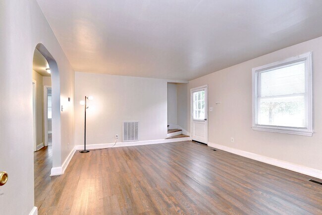 Building Photo - 606 Yorktown Rd