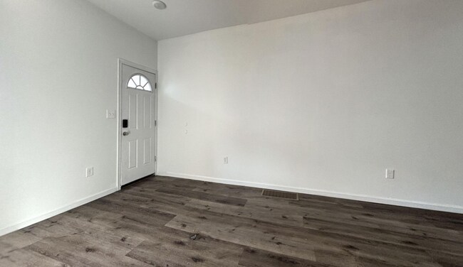 Building Photo - 5513 Ludlow St