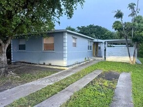 Building Photo - 703 N 5th St