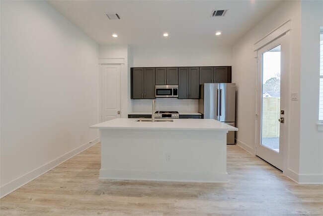 Building Photo - 2551 Judiway St
