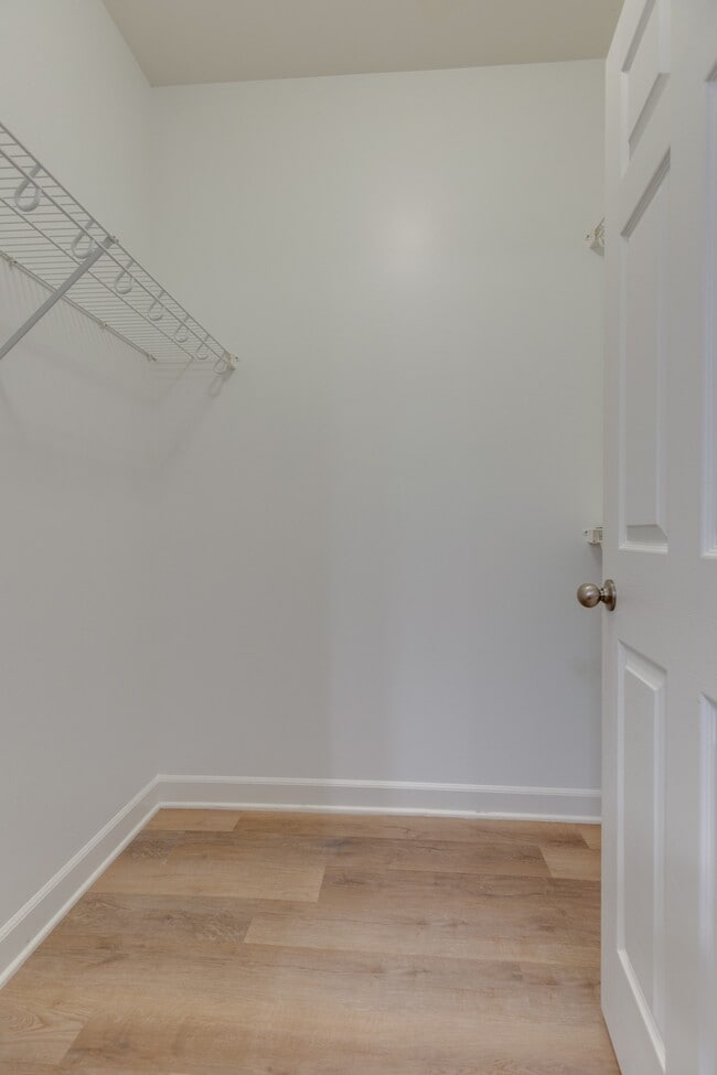 Building Photo - 816 Hillview Heights