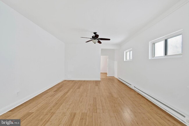 Building Photo - 2040 Frankford Ave