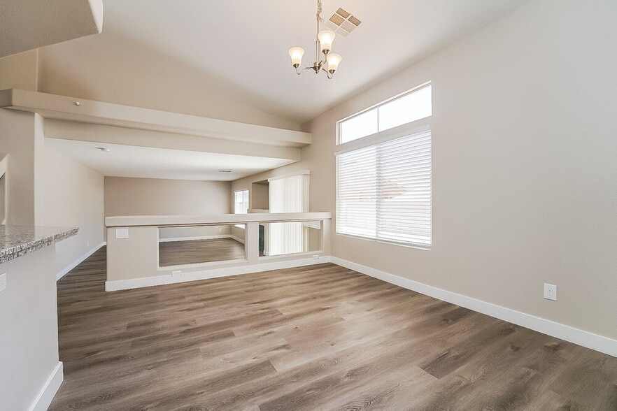 Building Photo - 8733 Country View Ave