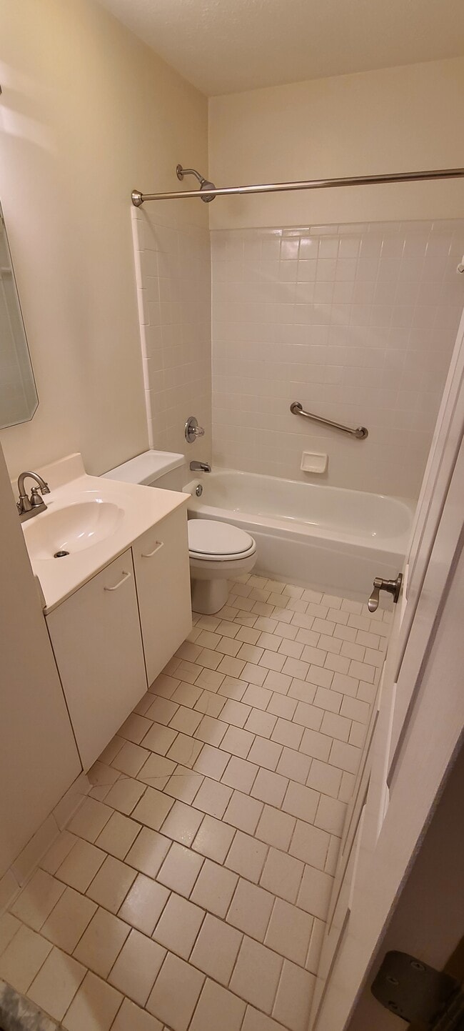 Guest Bathroom - 3721 Bardstown Rd