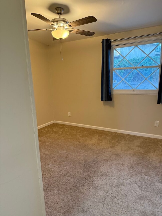 Building Photo - Updated 3BR/2BA home w/yard and garage in ...