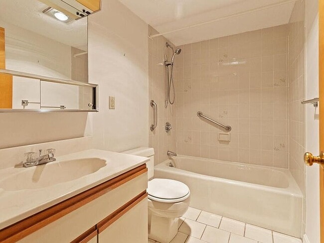 Building Photo - 100 High St