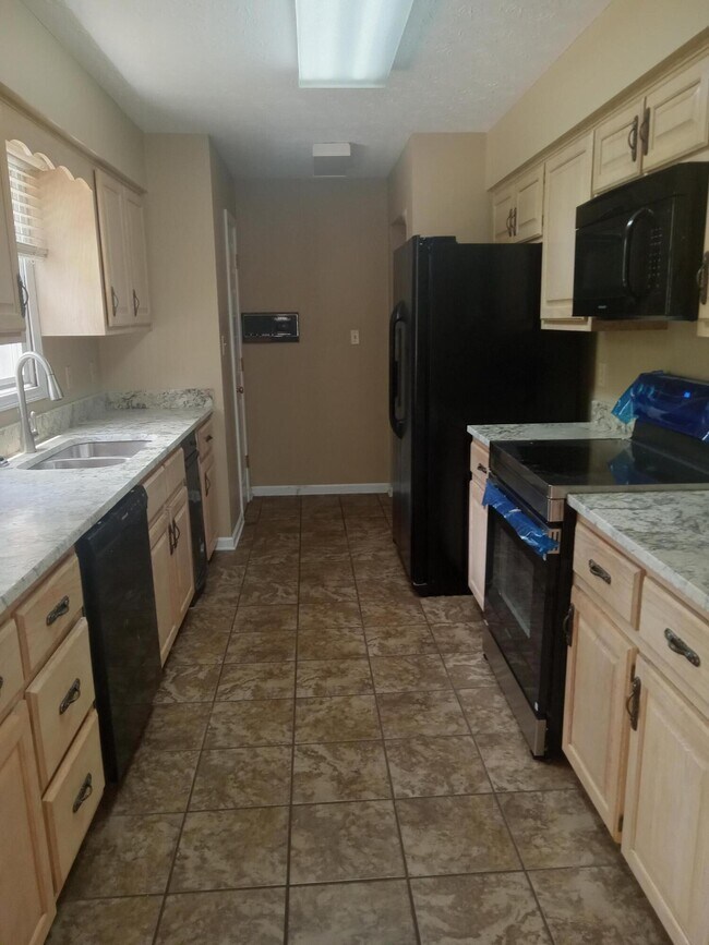 Building Photo - 3503 Lakeside Ct