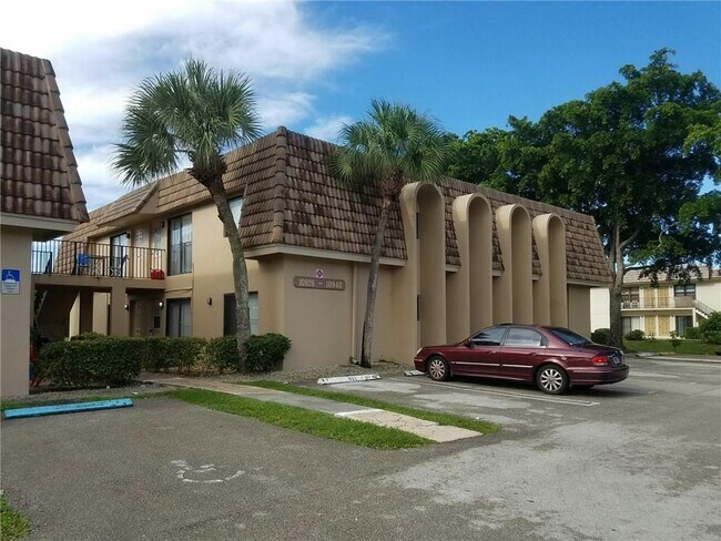 Building Photo - 10926 Royal Palm Blvd