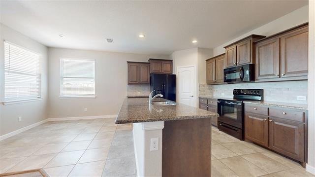 Building Photo - 1000 Meadow Scape Dr