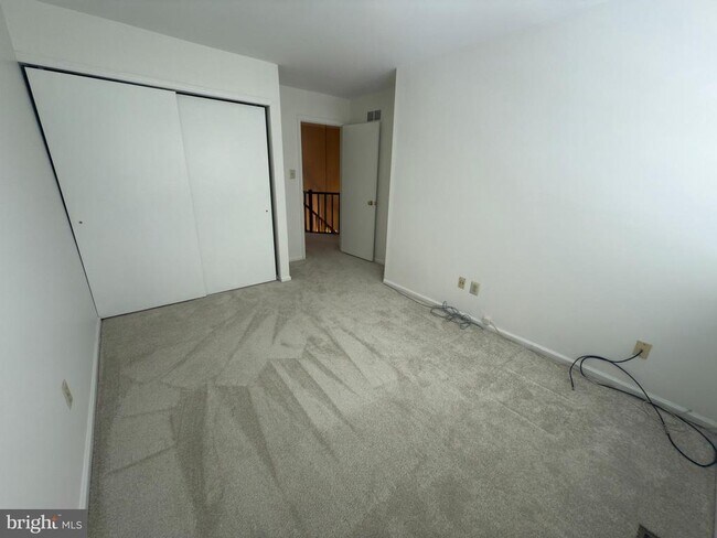 Building Photo - 305 Ward Ct