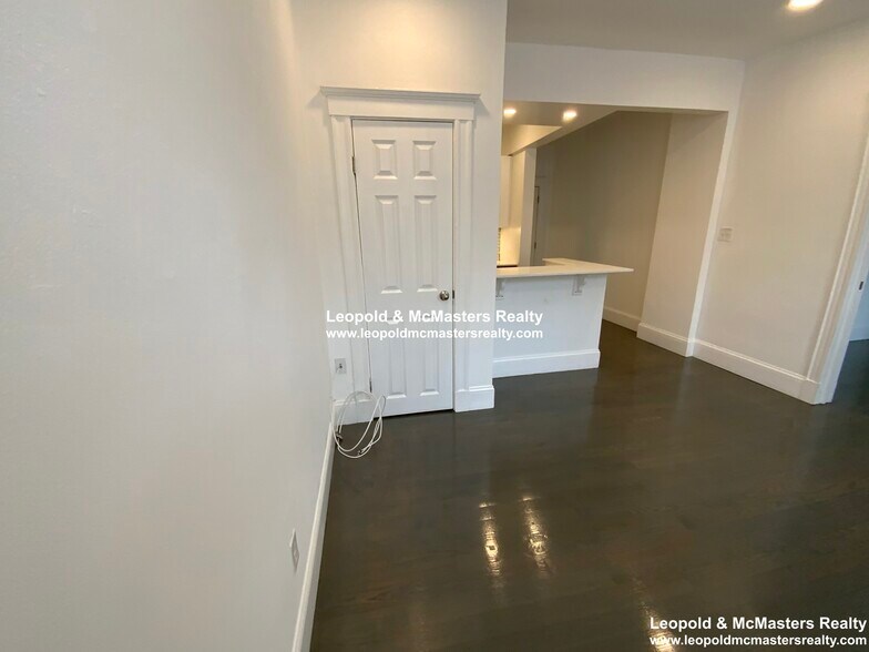 Building Photo - 50 Queensberry St