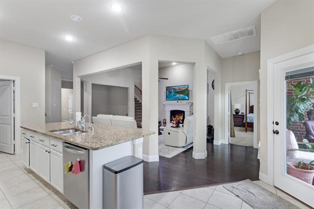 Building Photo - 10709 Parnell Dr