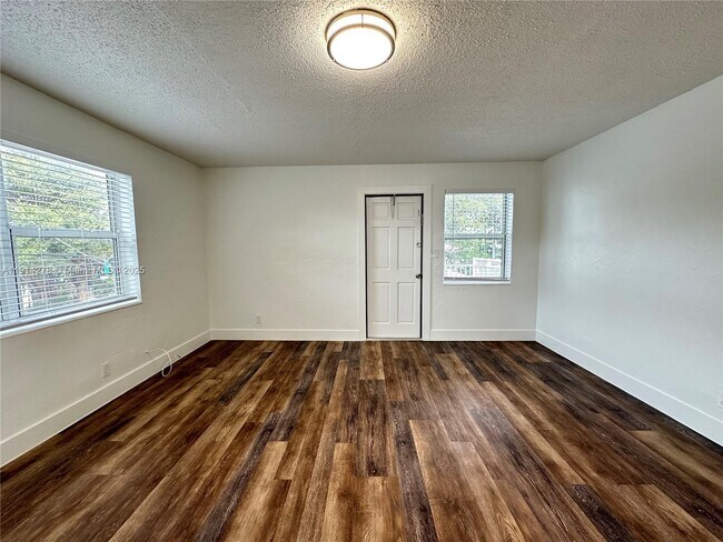 Building Photo - 1821 Thomas St