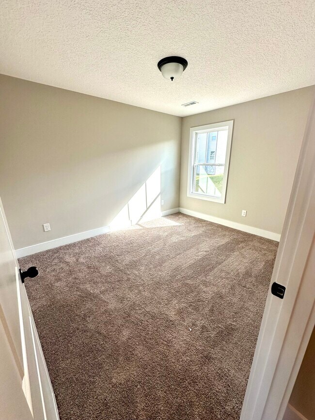 Building Photo - 3212 Song Sparrow Dr