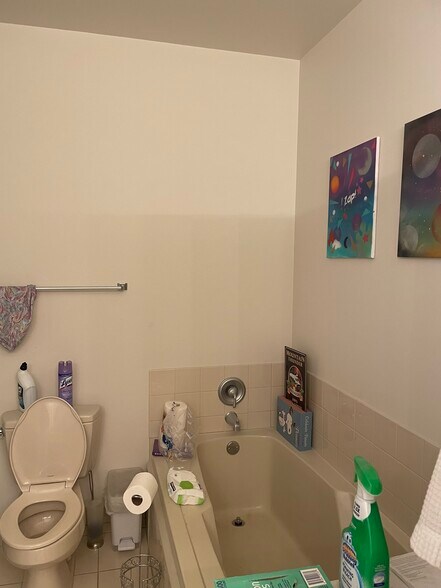 Building Photo - 950 W Monroe St