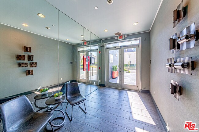 Building Photo - 600 Ridgeley Dr