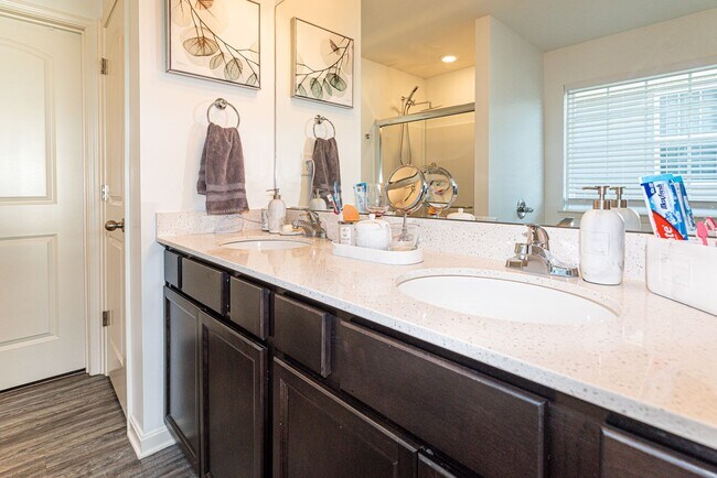 Building Photo - Spacious 4-Bedroom, 2.5-Bath Home for Rent...