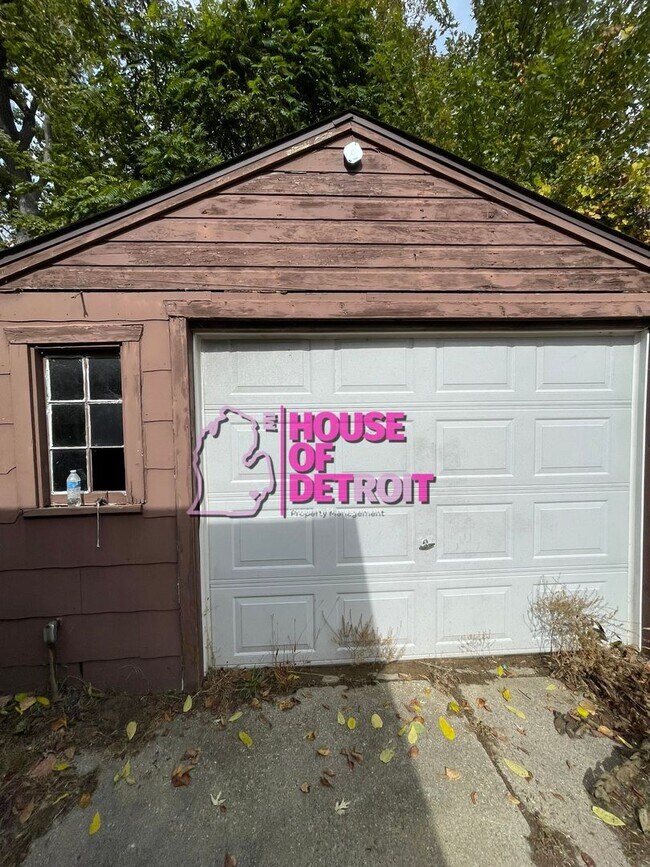 Building Photo - 3 BEDROOM | 1 BATH | FREE PRE SCREEN