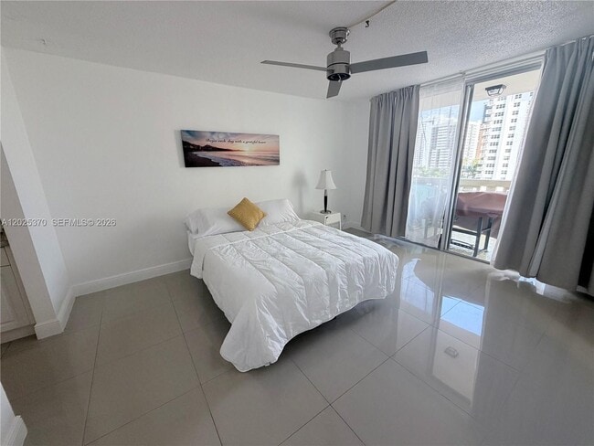 Building Photo - 1825 S Ocean Dr