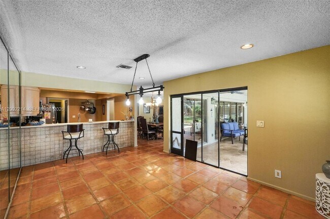 Building Photo - 6975 Bianchini Cir