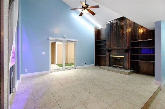 Building Photo - 4087 Coral Springs Dr