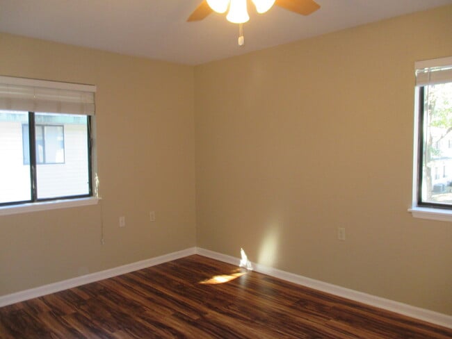 Building Photo - 2bed/1bath condo in convenient location......