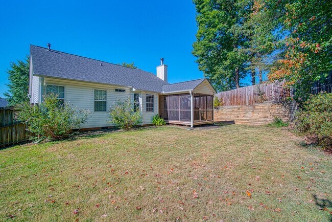 Building Photo - Spacious 4 BR, 2 BA Home On Quiet Cul de Sac, Private Fenced Backyard, Community Pool