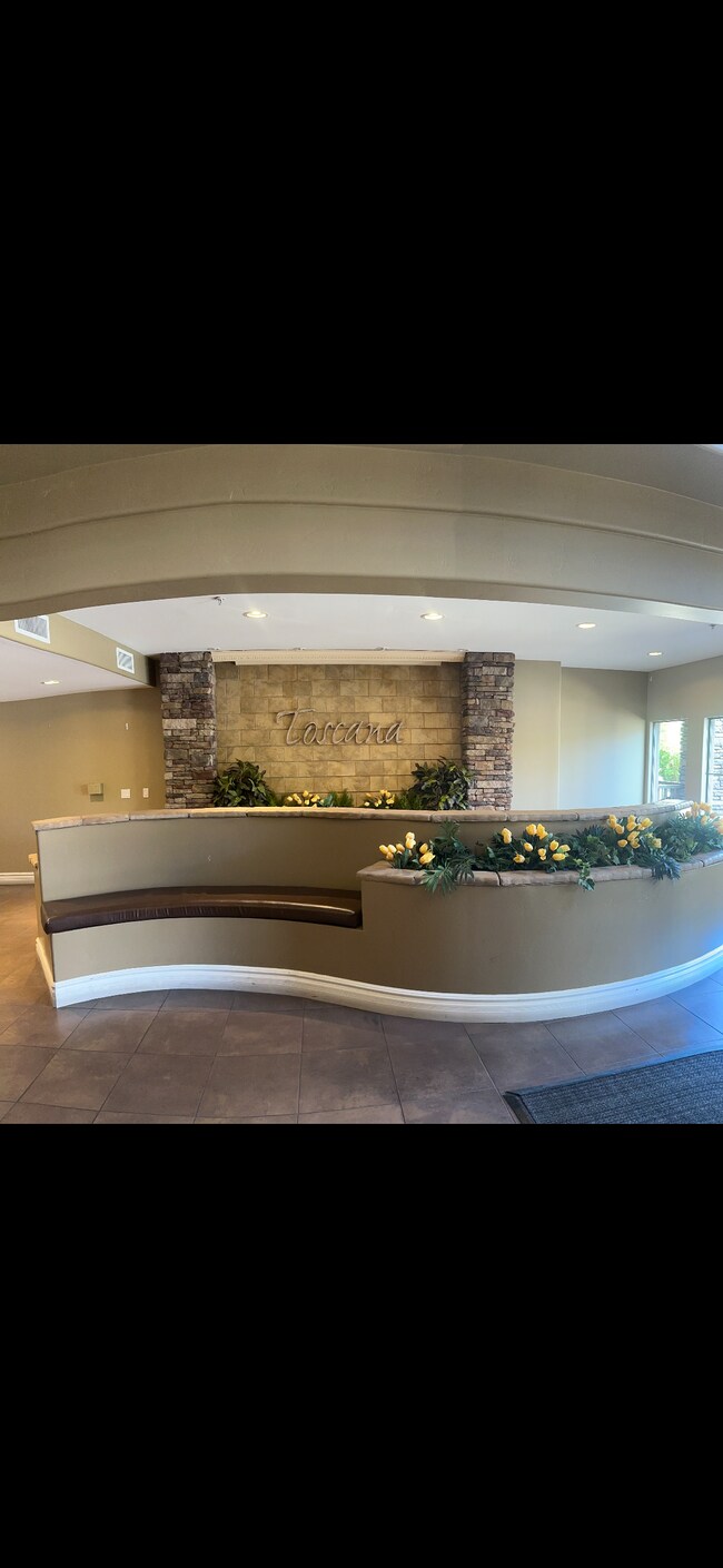 Primary Photo - 5450 E Deer Valley Dr