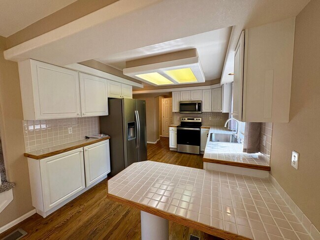 Building Photo - Highlands Ranch 3bed, 3.5 bath