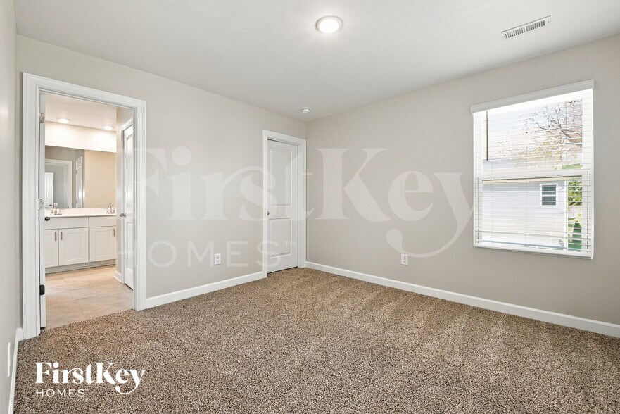 Building Photo - 14200 Laughing Gull Dr