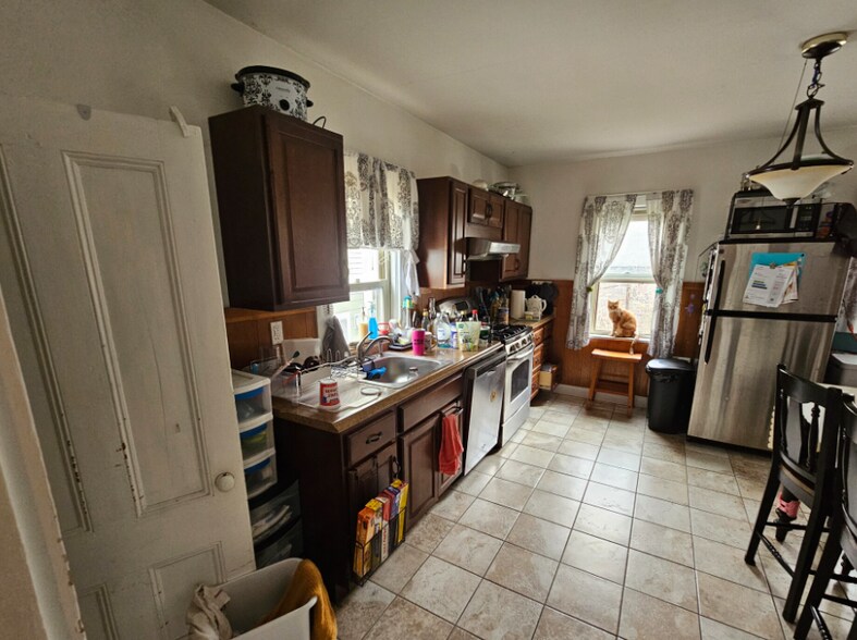 Building Photo - 58 Winship St