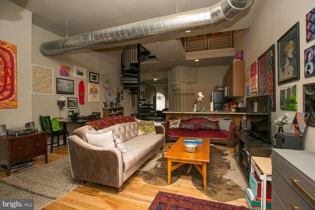 Building Photo - 2701 W Girard Ave