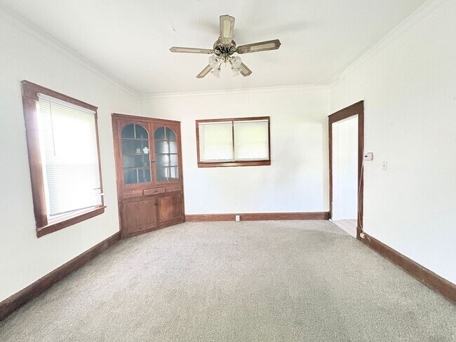 Building Photo - 1809 Oakwood Ave