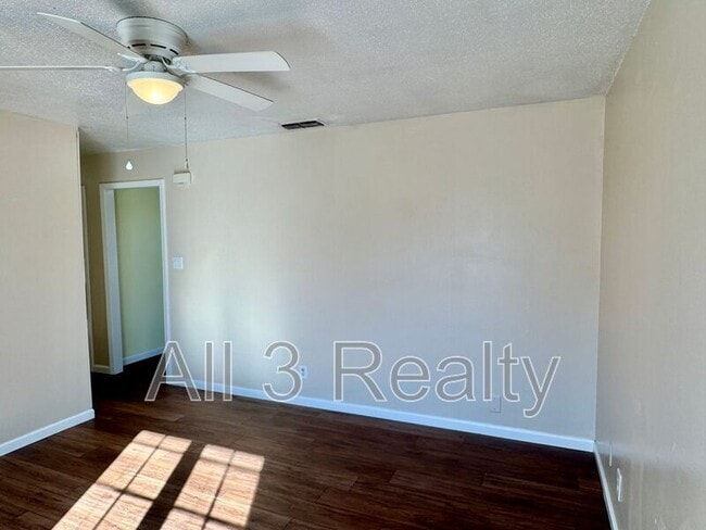 Building Photo - 641 Groveland Dr