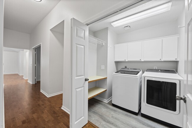 Building Photo - 19 E Summer Storm Cir