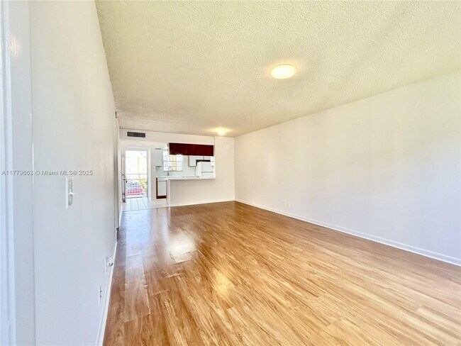 Building Photo - 6331 La Costa Dr