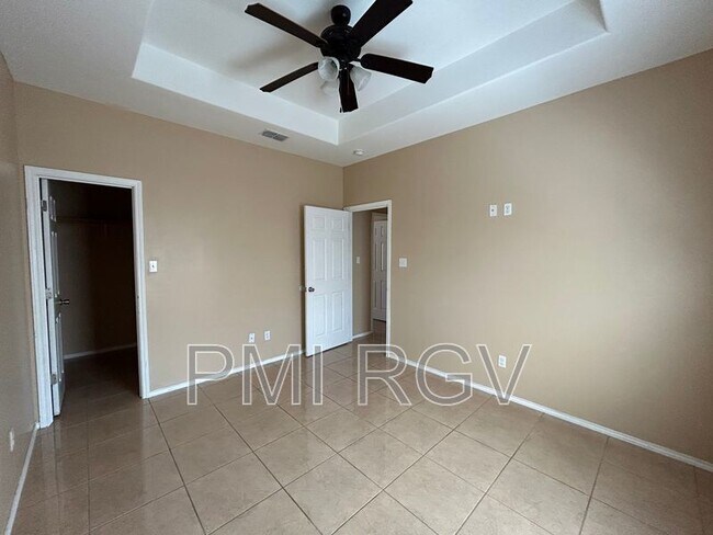 Building Photo - 2708 Primrose Ave