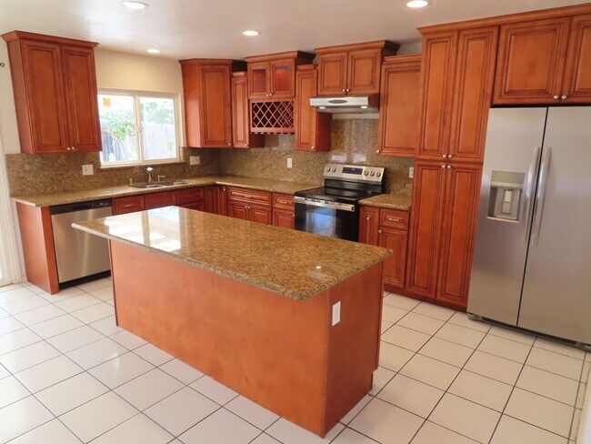 Building Photo - Four bedroom house in Mira Mesa