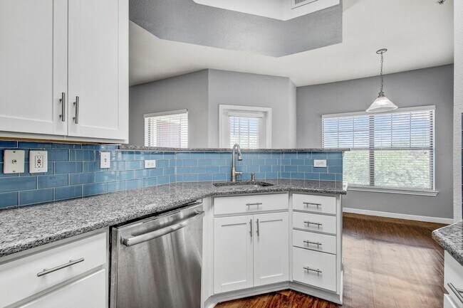 Building Photo - 2320 Gracy Farms Ln